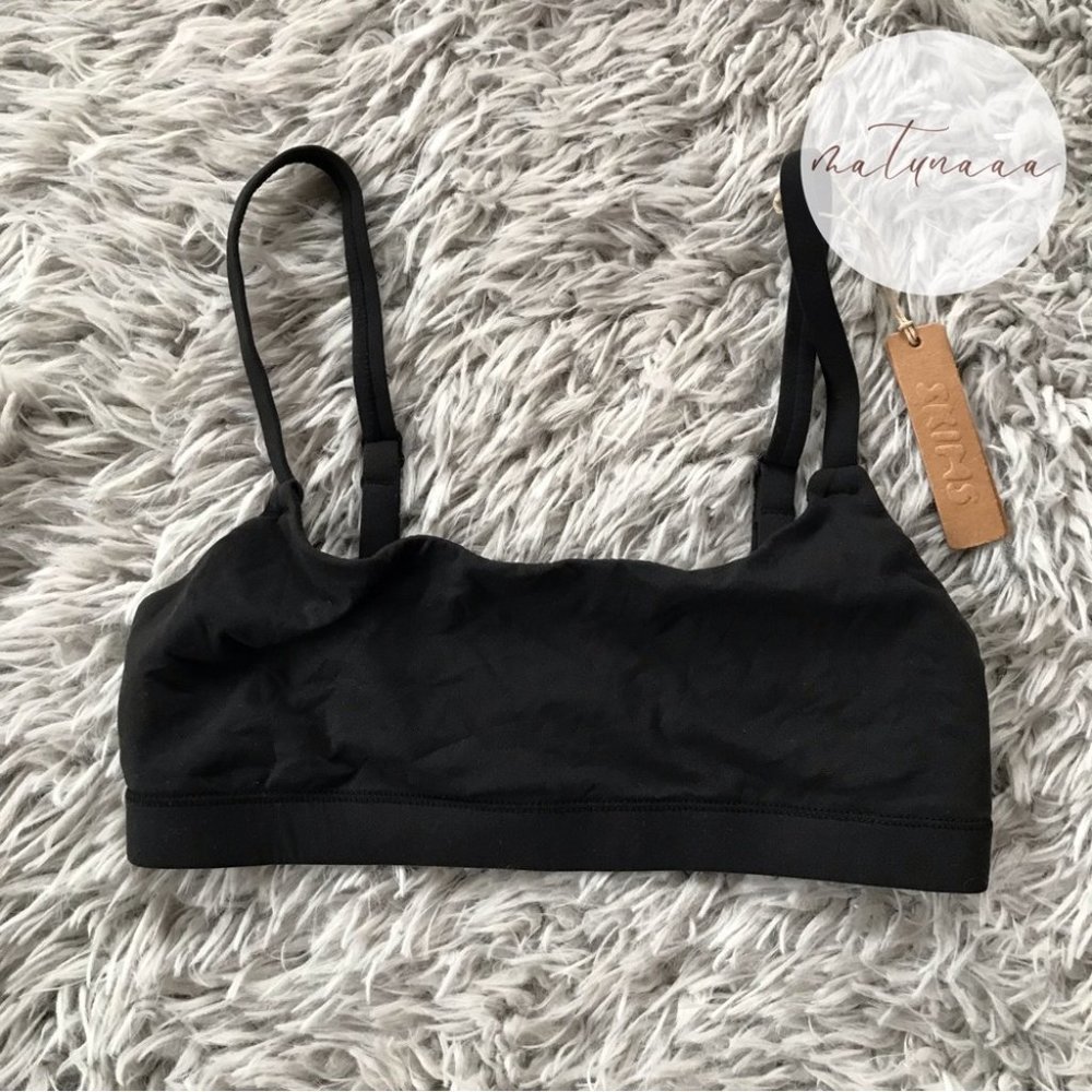 Skims Fits Everybody Scoop Neck Bra in Onyx XXS